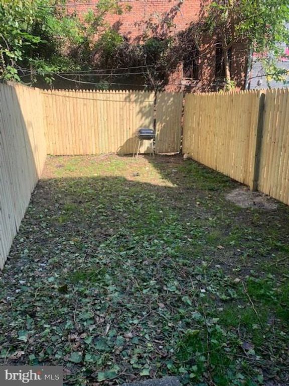 Image 15 of property listing at 1706 W LEXINGTON ST, Baltimore, MD 21223