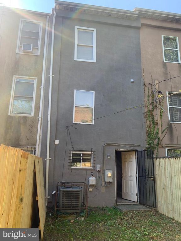 Image 16 of property listing at 1706 W LEXINGTON ST, Baltimore, MD 21223