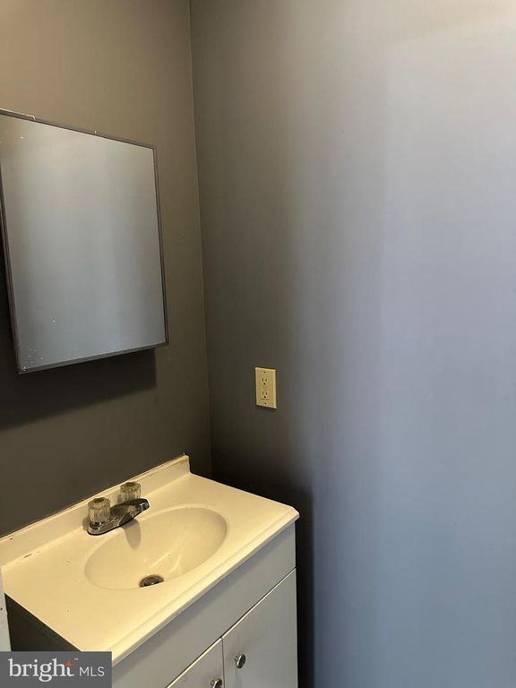 Image 5 of property listing at 1706 W LEXINGTON ST, Baltimore, MD 21223