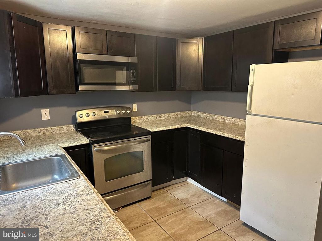 Image 8 of property listing at 1706 W LEXINGTON ST, Baltimore, MD 21223