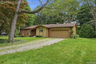 2742 Parkway Place, Hartland Township, MI 48353