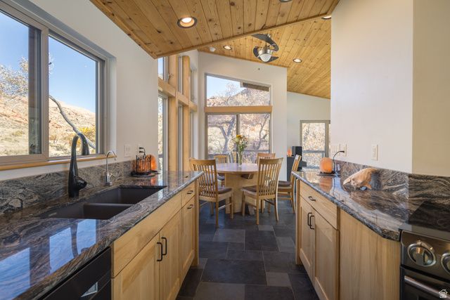 1389 E POWERHOUSE LN, Moab, UT 84532