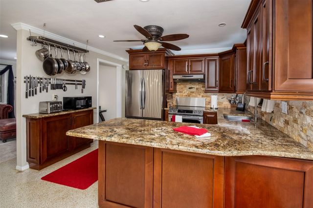 995 EMERSON DRIVE, Dunedin, FL 34698