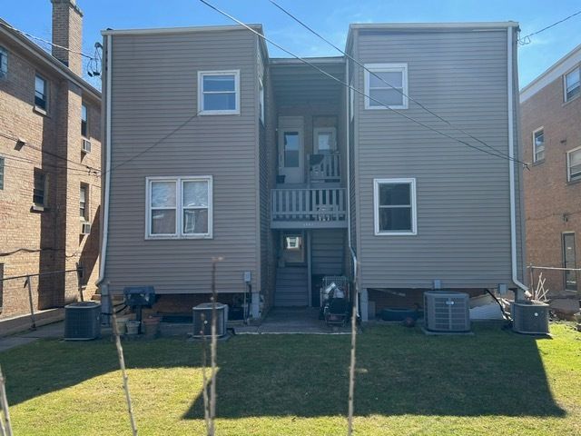 4952 HULL Street 2E, Skokie, IL 60077