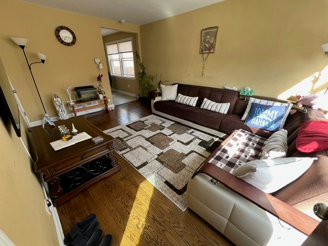 4952 HULL Street 2E, Skokie, IL 60077