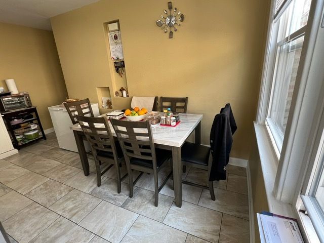 4952 HULL Street 2E, Skokie, IL 60077