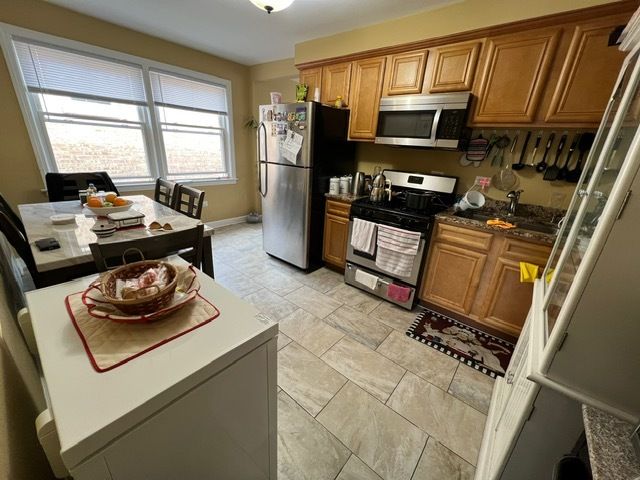 4952 HULL Street 2E, Skokie, IL 60077