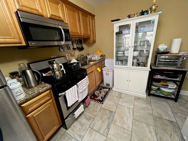 4952 HULL Street 2E, Skokie, IL 60077