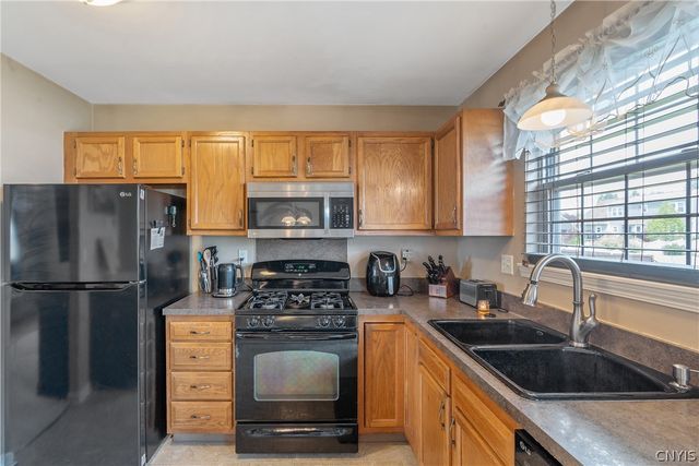 5115 Old Barn Road, Clay, NY 13041