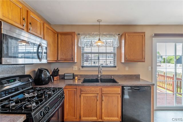 5115 Old Barn Road, Clay, NY 13041
