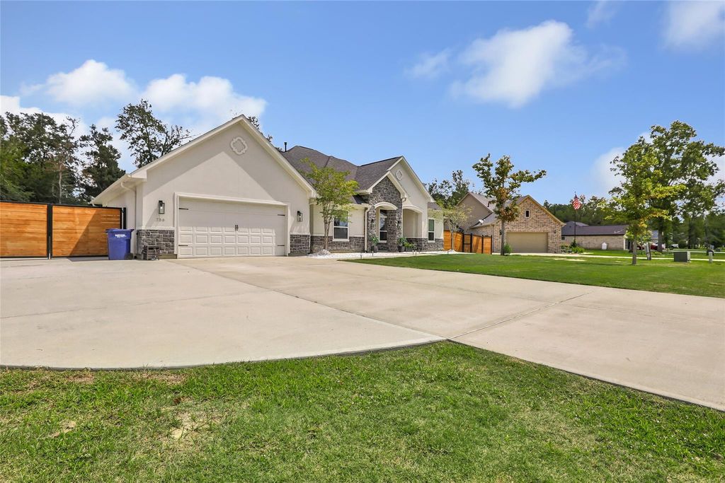 756 Road 660, Dayton, TX 77535