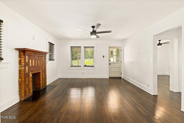 2736 West Walnut Street, Johnson City, TN 37604