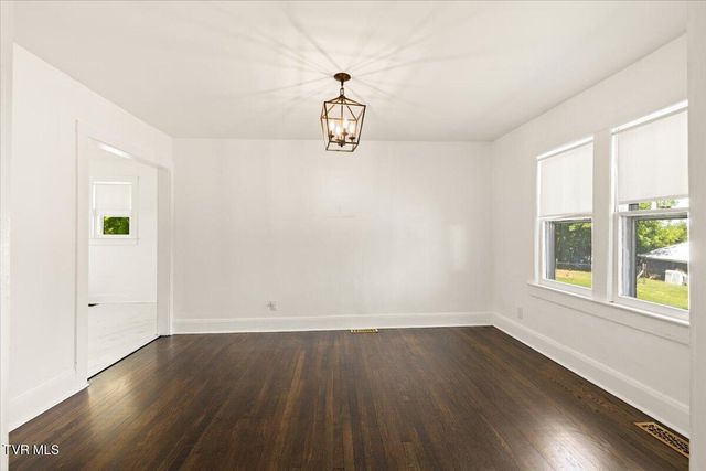 2736 West Walnut Street, Johnson City, TN 37604