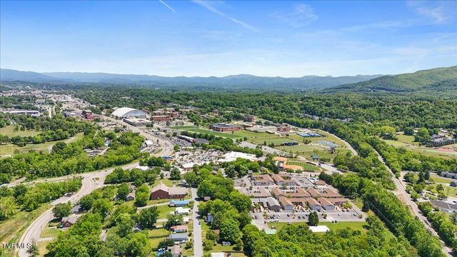 2736 West Walnut Street, Johnson City, TN 37604