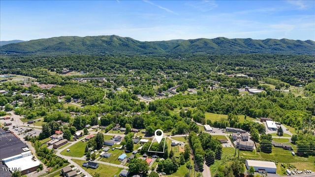 2736 West Walnut Street, Johnson City, TN 37604