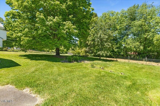 2736 West Walnut Street, Johnson City, TN 37604