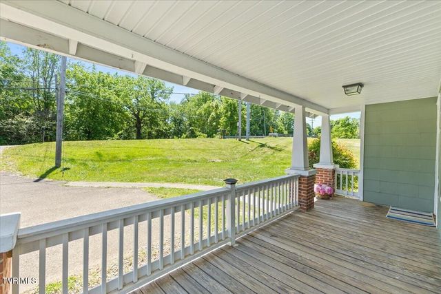 2736 West Walnut Street, Johnson City, TN 37604