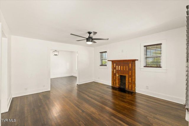 2736 West Walnut Street, Johnson City, TN 37604