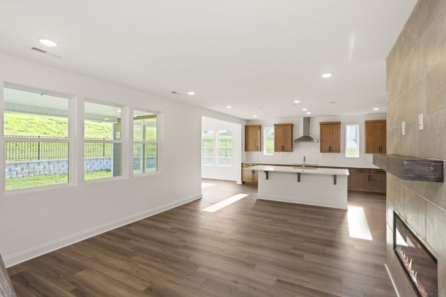 1559 Oaks Springs Drive, Columbia, TN 38401