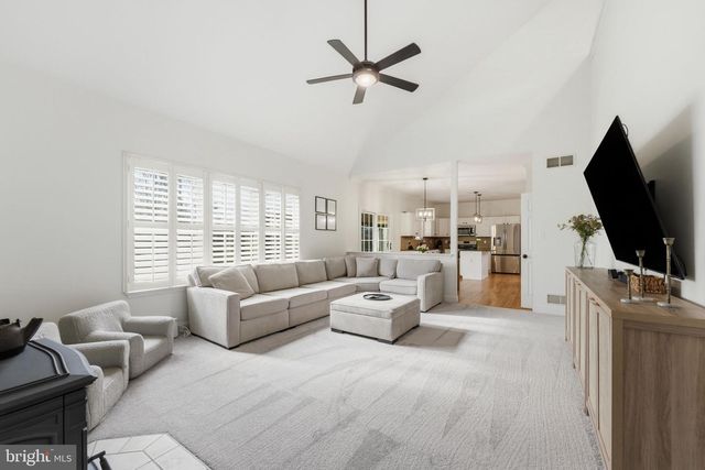 6 SADDLE CT, Landenberg, PA 19350