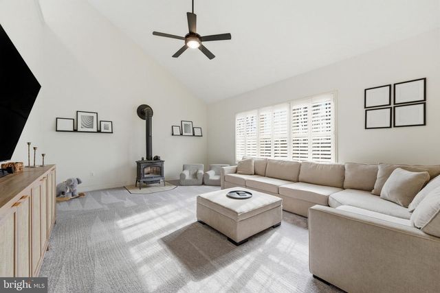 6 SADDLE CT, Landenberg, PA 19350