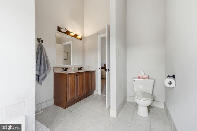 6 SADDLE CT, Landenberg, PA 19350