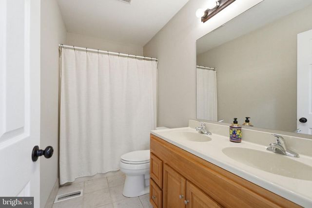 6 SADDLE CT, Landenberg, PA 19350