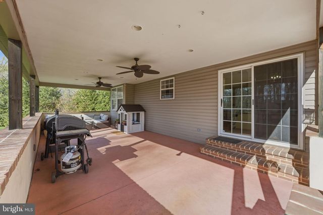 6 SADDLE CT, Landenberg, PA 19350