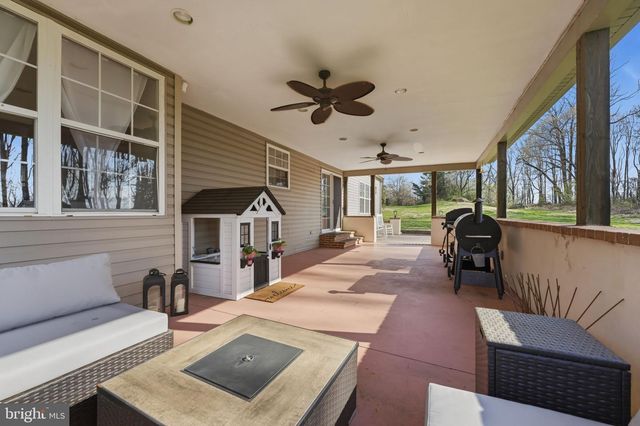 6 SADDLE CT, Landenberg, PA 19350