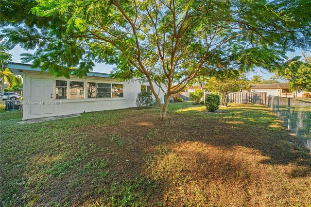 7831 NW 46th Ct, Lauderhill, FL 33351