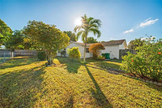 7831 NW 46th Ct, Lauderhill, FL 33351