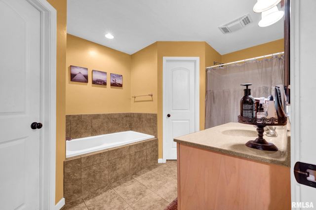 21 OSPREY Court, Pekin, IL 61554
