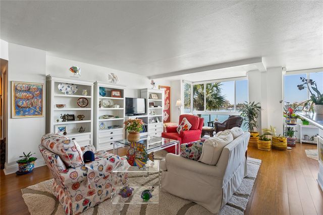 644 ISLAND WAY 304, Clearwater Beach, FL 33767