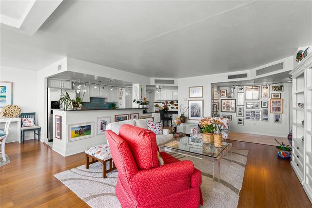 644 ISLAND WAY 304, Clearwater Beach, FL 33767