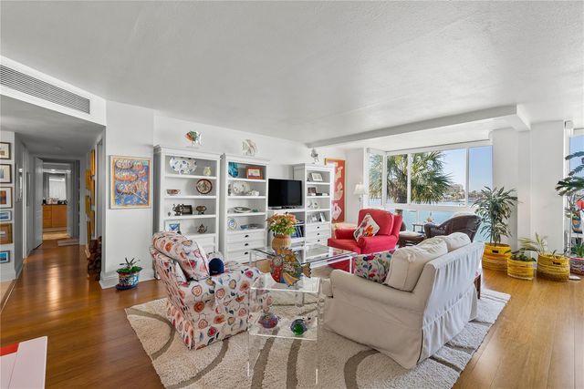 644 ISLAND WAY 304, Clearwater Beach, FL 33767