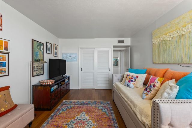 644 ISLAND WAY 304, Clearwater Beach, FL 33767