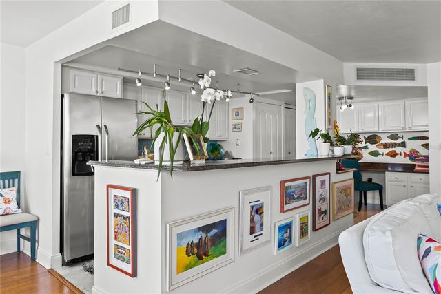 644 ISLAND WAY 304, Clearwater Beach, FL 33767