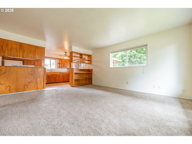 229 HOLEMAN Ave, Eugene, OR 97404
