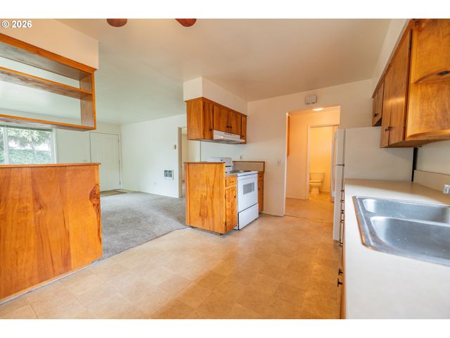 229 HOLEMAN Ave, Eugene, OR 97404