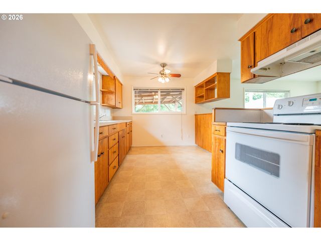 229 HOLEMAN Ave, Eugene, OR 97404