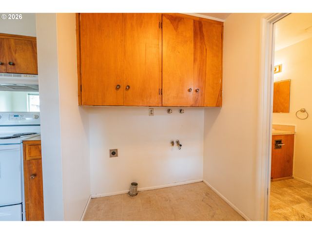 229 HOLEMAN Ave, Eugene, OR 97404