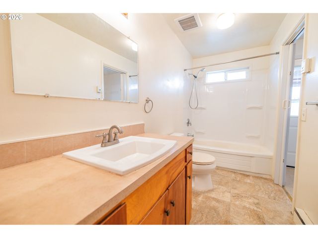 229 HOLEMAN Ave, Eugene, OR 97404