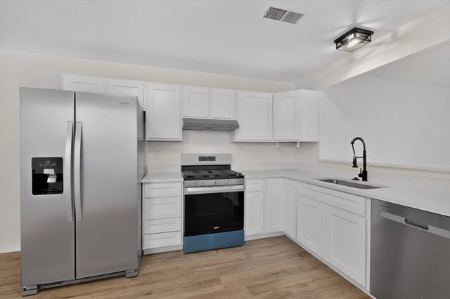 1605 Jane Place NE, Rio Rancho, NM 87144
