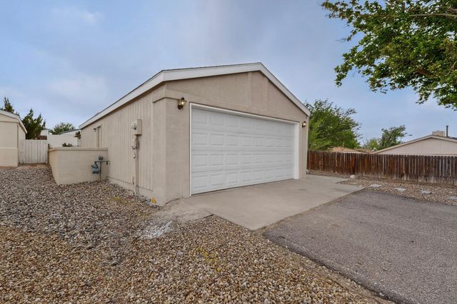 1605 Jane Place NE, Rio Rancho, NM 87144