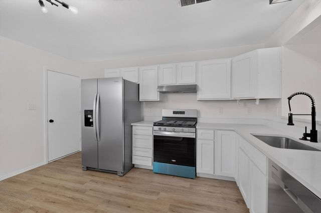 1605 Jane Place NE, Rio Rancho, NM 87144