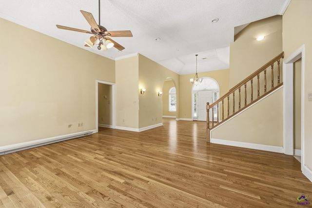 127 S Live Oak Court, Byron, GA 31008