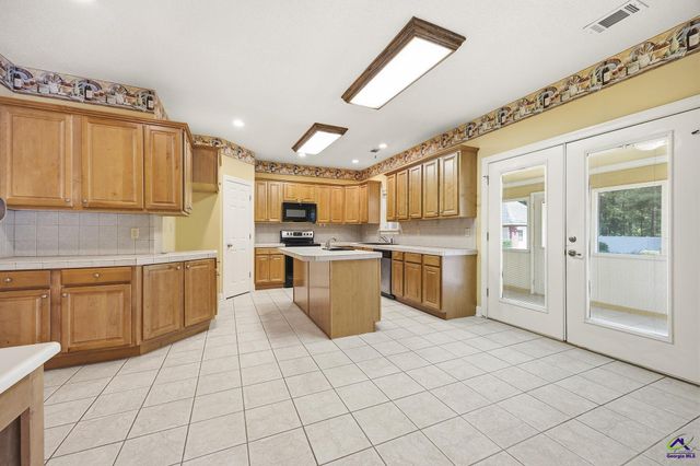 127 S Live Oak Court, Byron, GA 31008