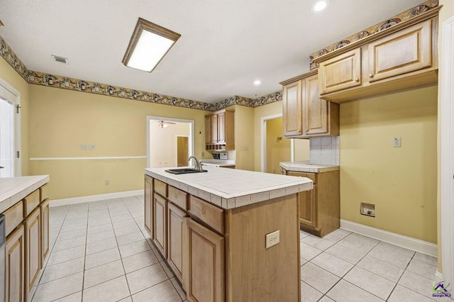 127 S Live Oak Court, Byron, GA 31008