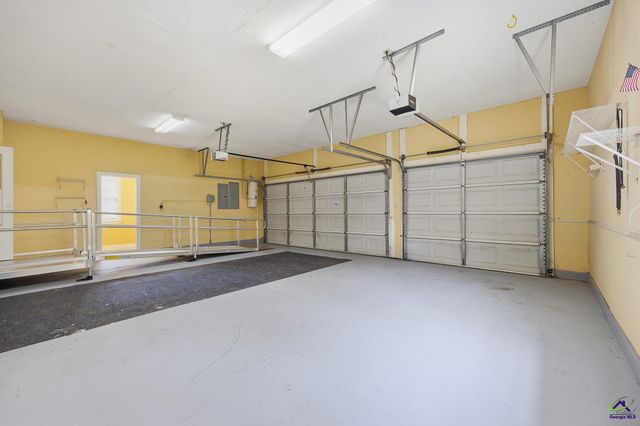 127 S Live Oak Court, Byron, GA 31008