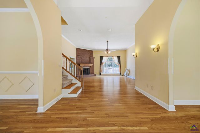 127 S Live Oak Court, Byron, GA 31008